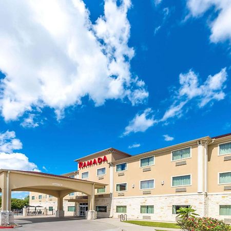 Ramada By Wyndham College Station Hotell Exteriör bild