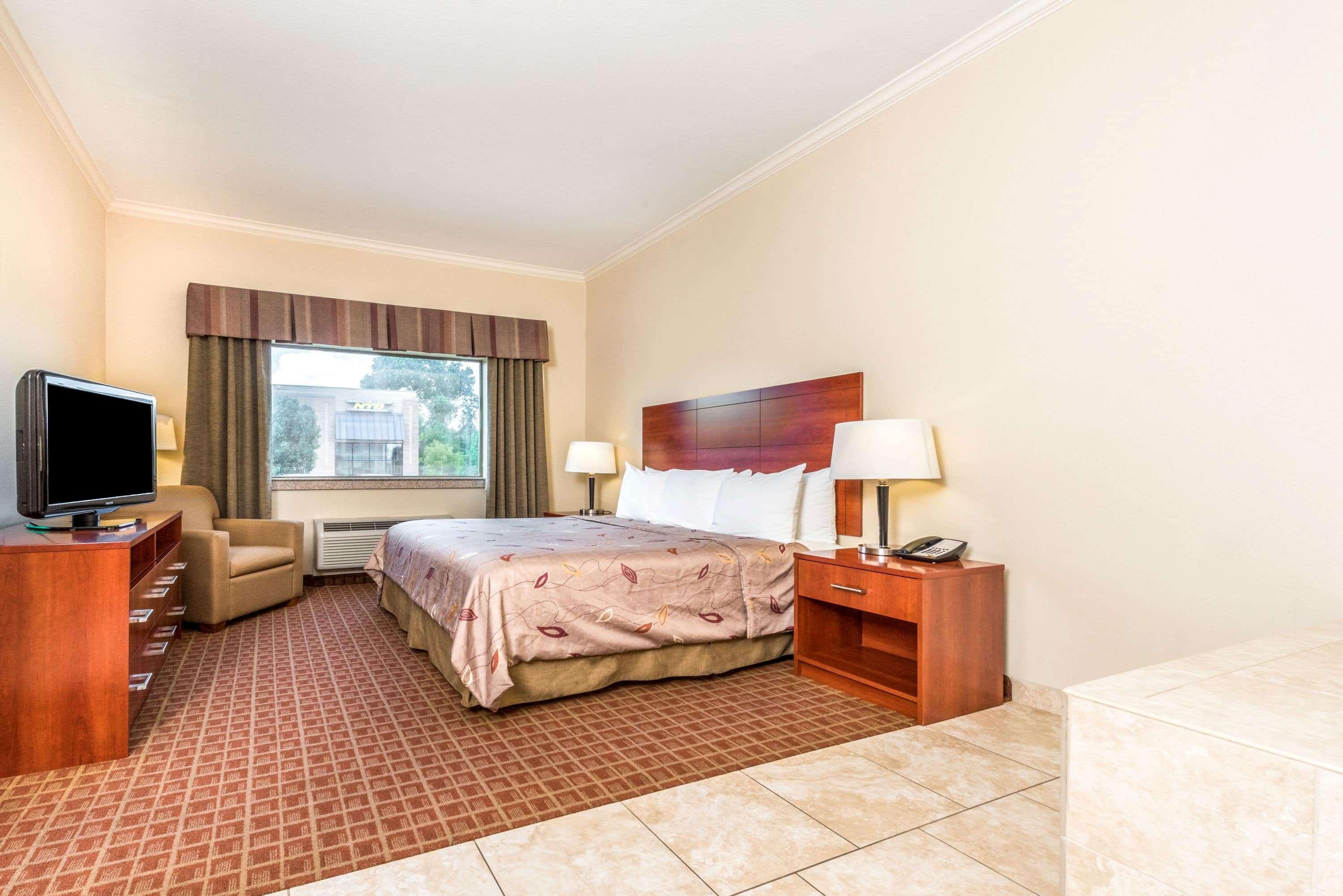 Ramada By Wyndham College Station Hotell Exteriör bild