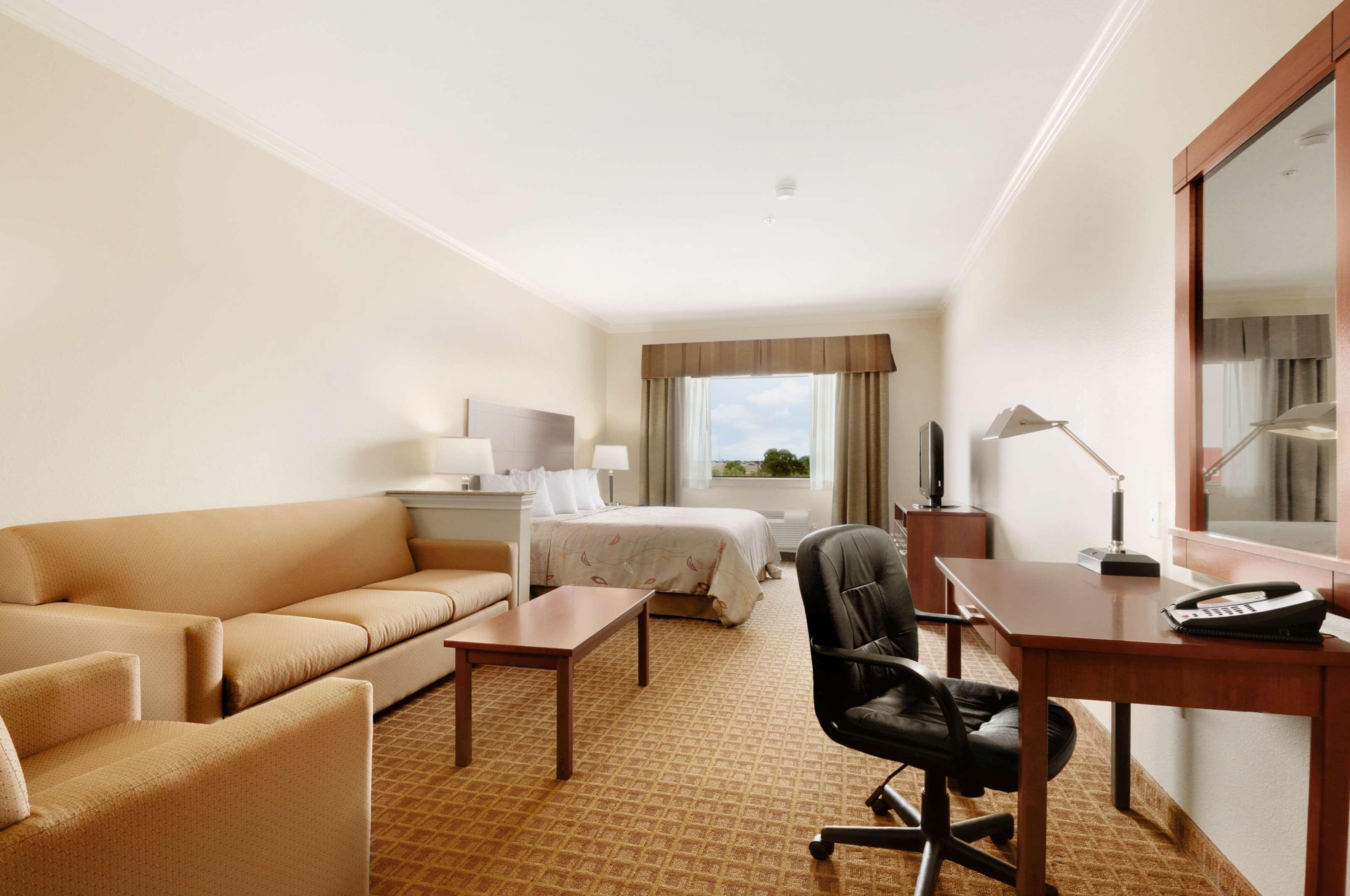 Ramada By Wyndham College Station Hotell Rum bild