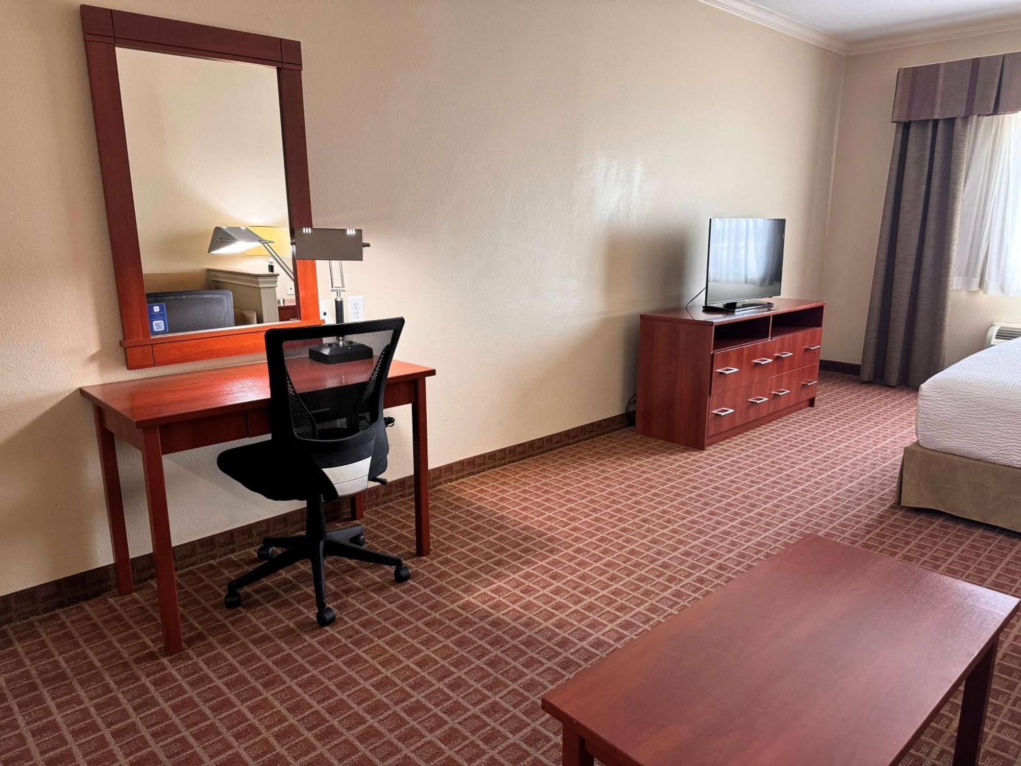 Ramada By Wyndham College Station Hotell Exteriör bild