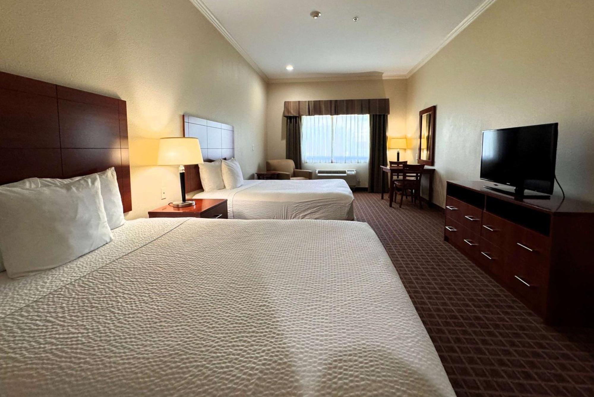 Ramada By Wyndham College Station Hotell Exteriör bild