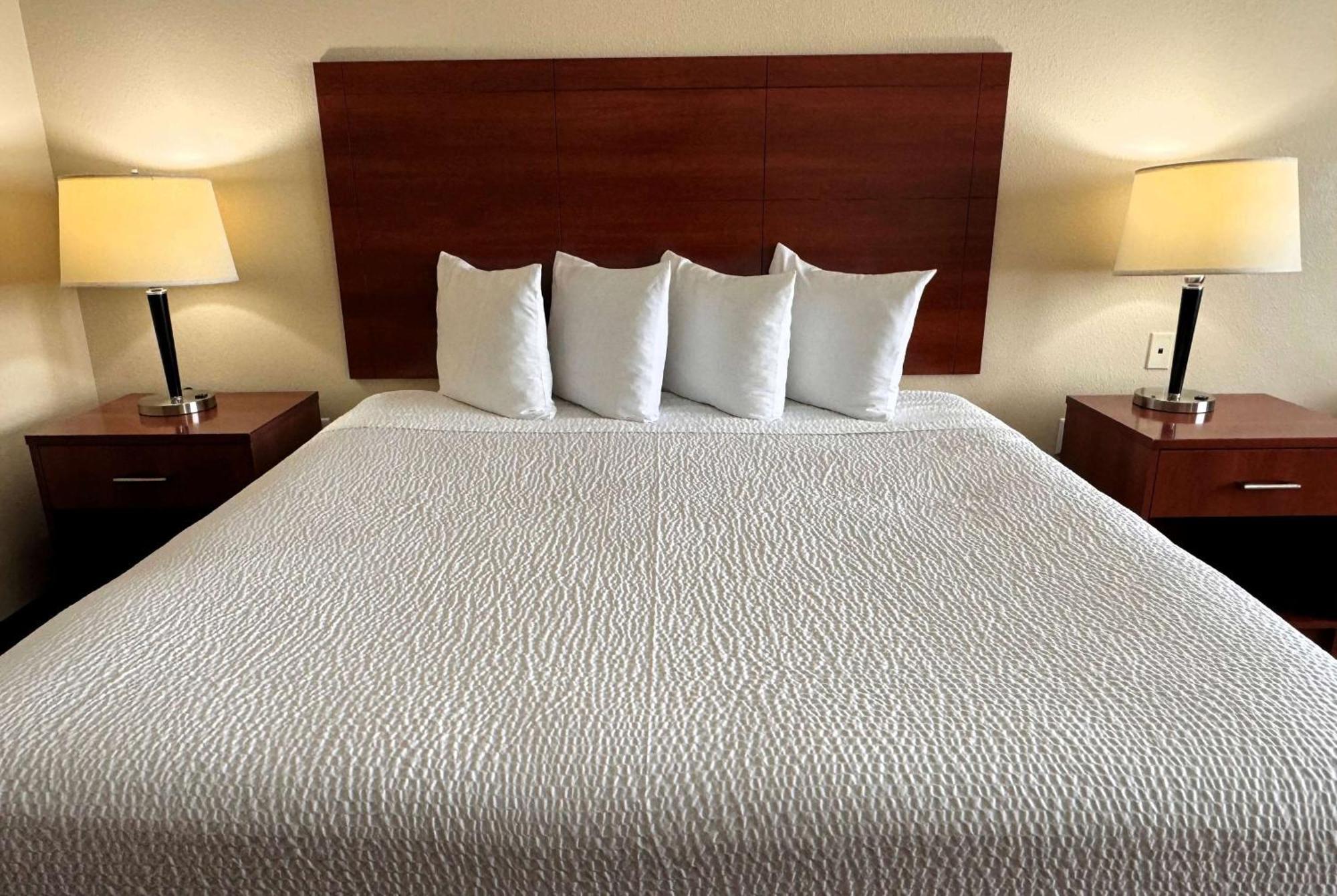 Ramada By Wyndham College Station Hotell Exteriör bild