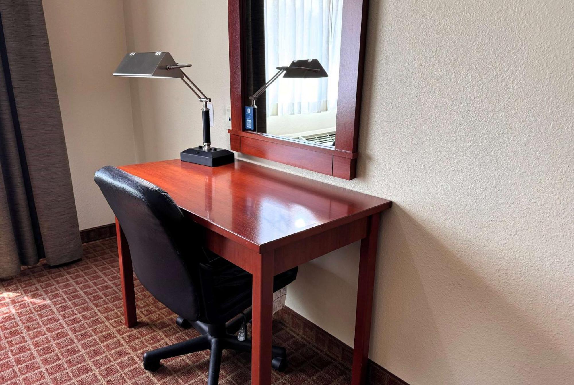 Ramada By Wyndham College Station Hotell Exteriör bild