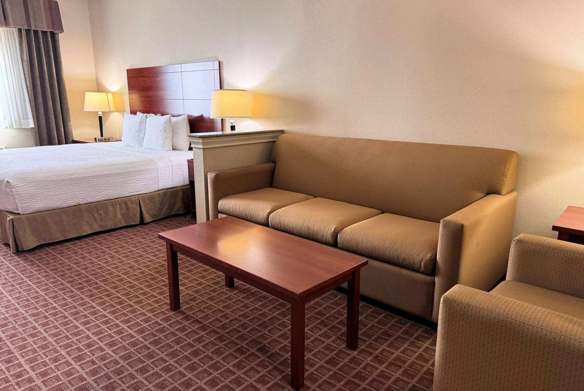 Ramada By Wyndham College Station Hotell Exteriör bild