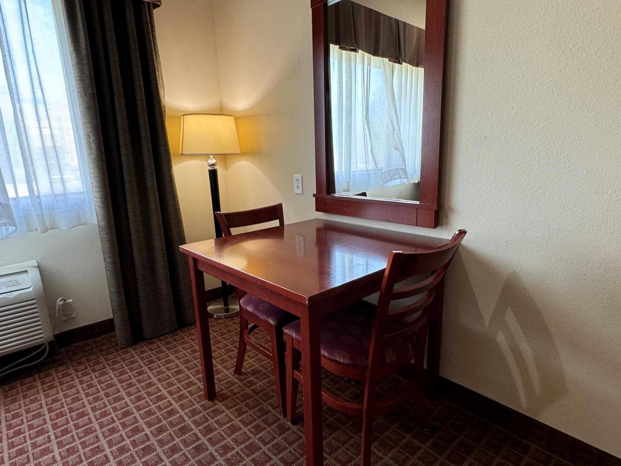 Ramada By Wyndham College Station Hotell Exteriör bild