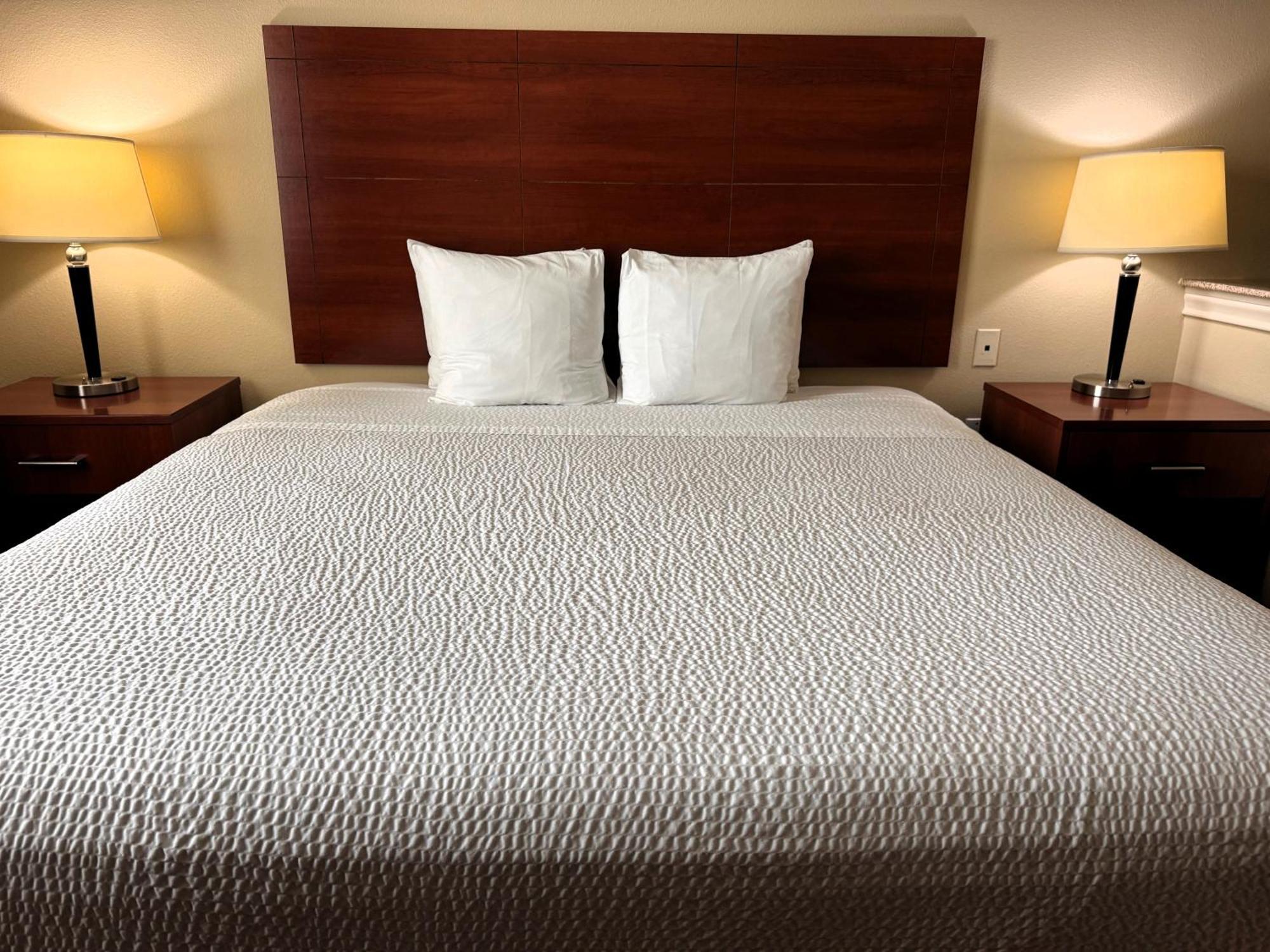 Ramada By Wyndham College Station Hotell Exteriör bild
