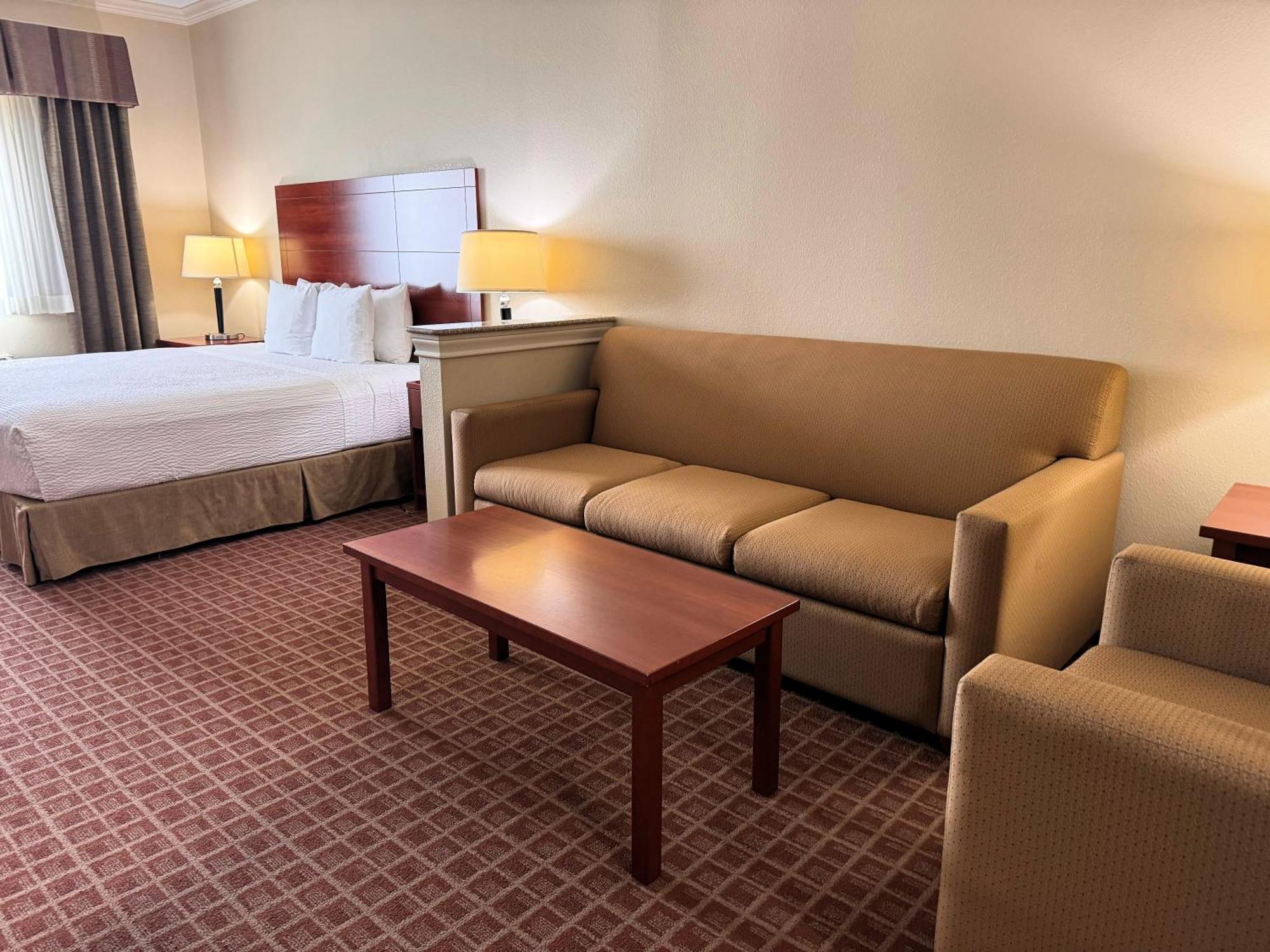 Ramada By Wyndham College Station Hotell Exteriör bild
